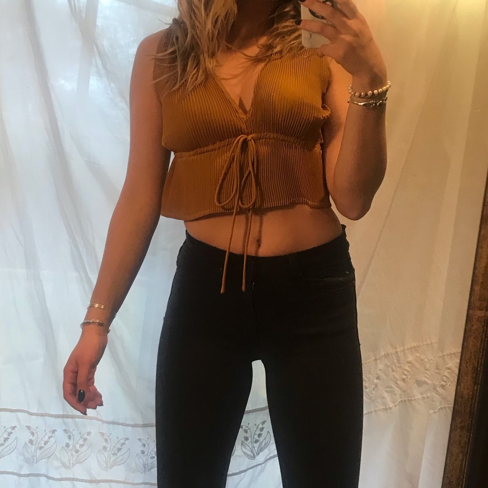 Pleated Gold Top